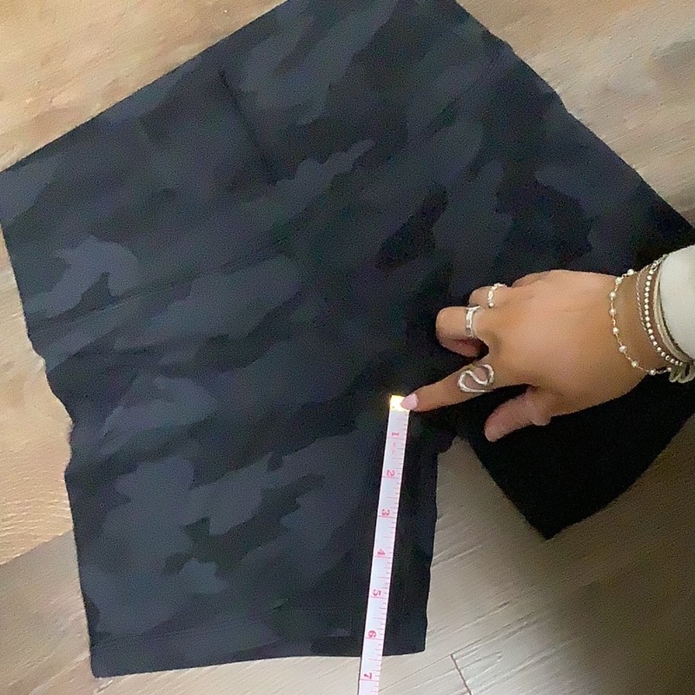 Lululemon Black Camouflage Shorts 8 - Picture 2 of 6